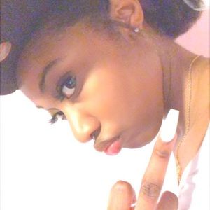 Meet your Posher, Thea